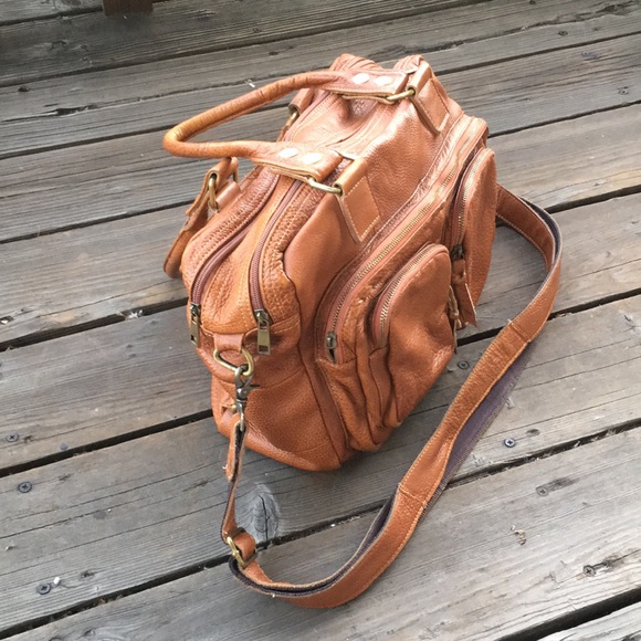 Brown leather bag with brass hardware - Picture 6 of 8